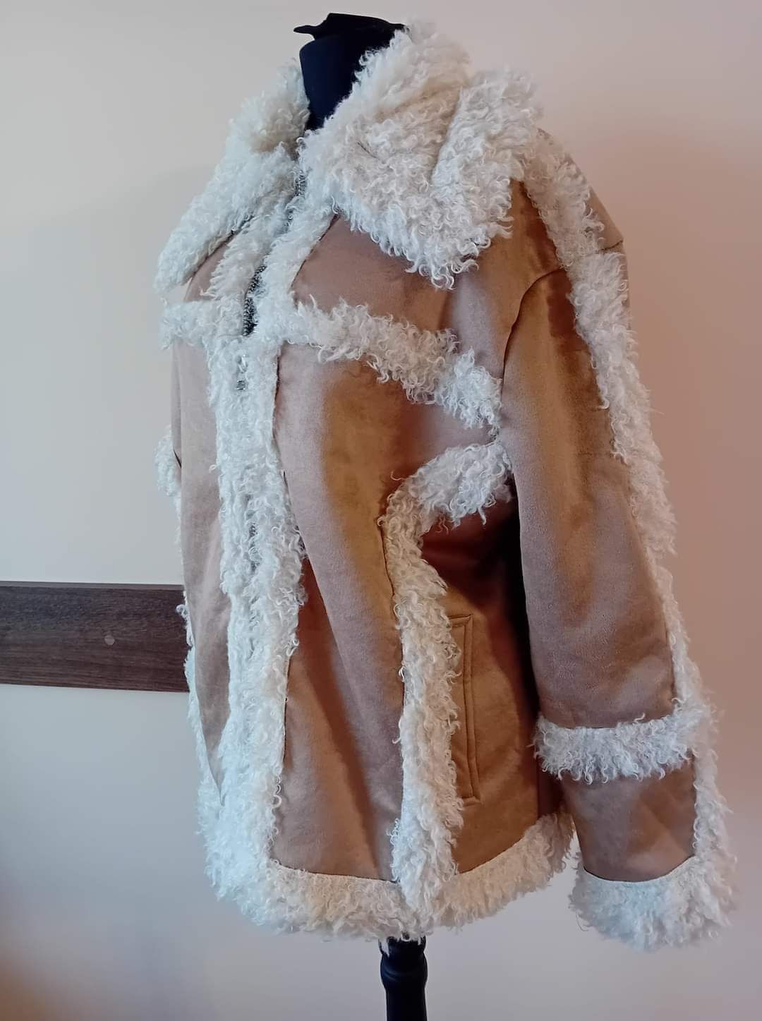 Ново пухкаво палтенце на Topshop