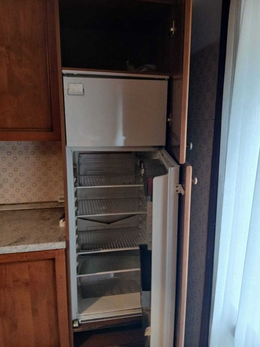 Bucatarie pe Colt cu Masa si 6 Scaune