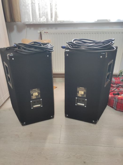 Vând stație yamaha 1200w cu tot  cu boxe. Preț 3000 lei fix .