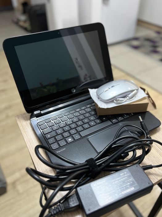 Laptop HP Pavilion cu TouchScreen 13” win 8.1 pro