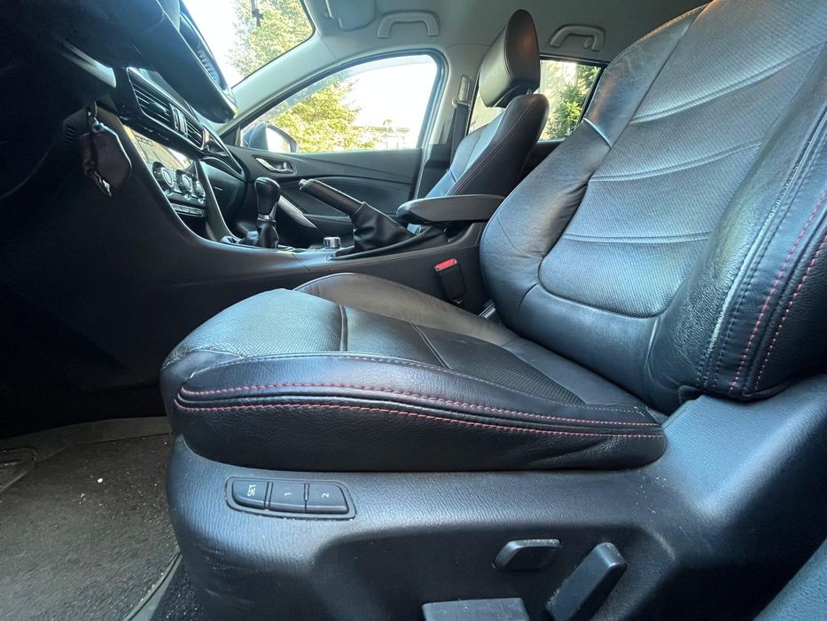 Mazda 6 Revolution Top – Full piele, BOSE, Soul Red 150 cp