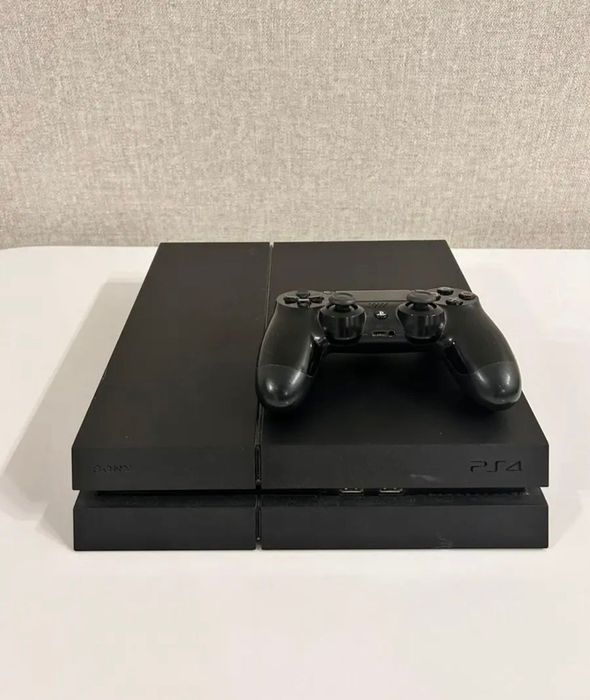 Продам игровую приставку  PS 4