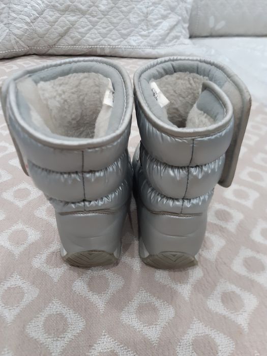 Продам сапожки для девочек.