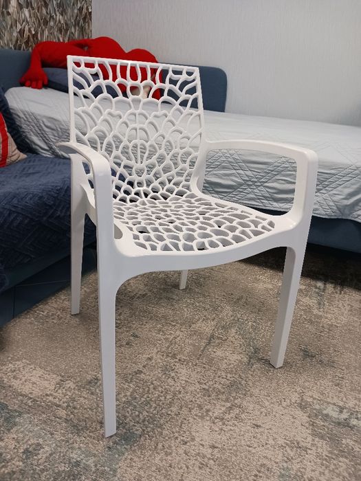 Нови столове - градински, балконски, кухненски