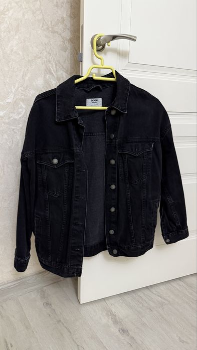 Продаю джинсовую куртку!!