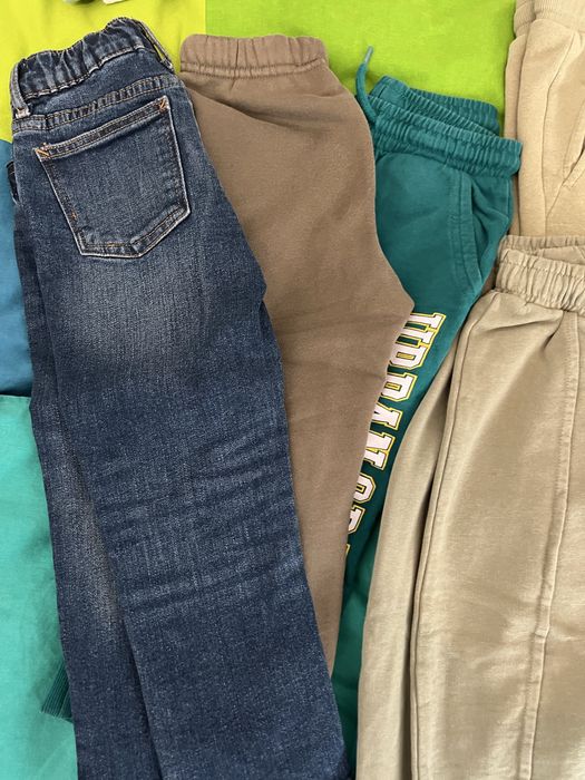 Vand lot pantaloni si bluze 104/110 baieti