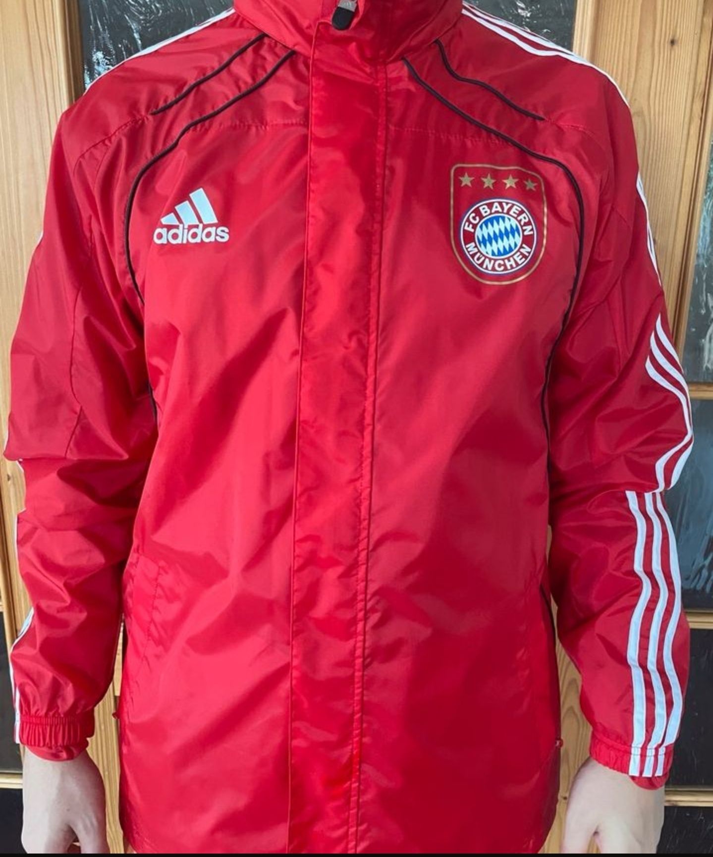 NOUĂ. Geaca Adidas Original FC Bayern Munchen