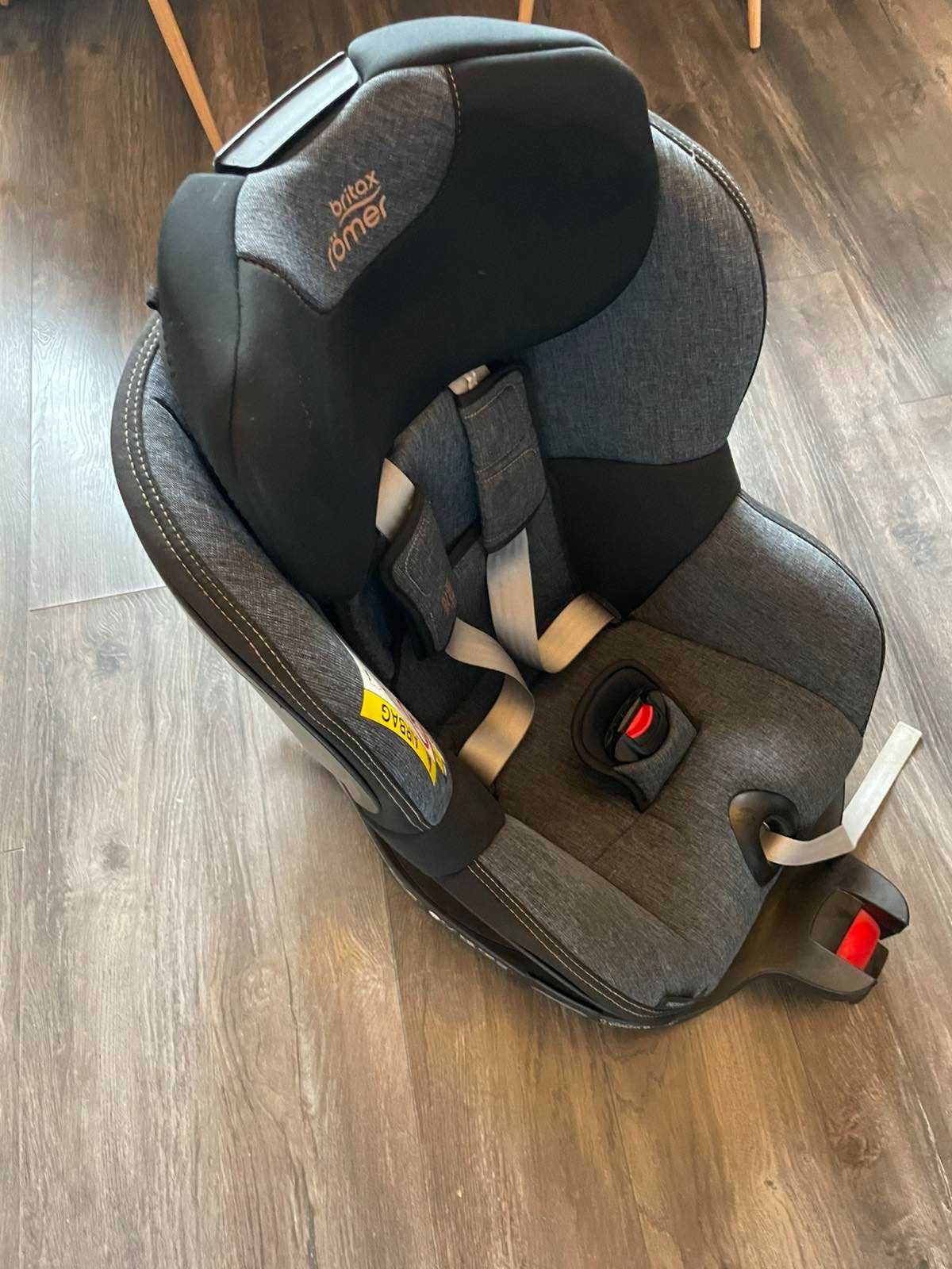 Детско столче за кола Britax Romer Dualfix M i-Size -отлично състояние