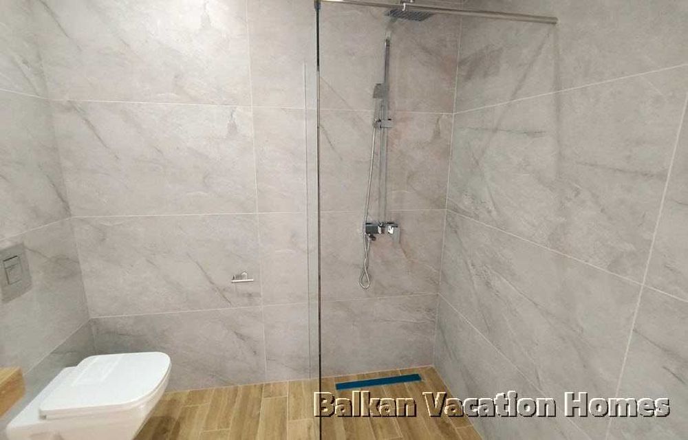 Нова, нискоенергийна къща на 4 км от Албена