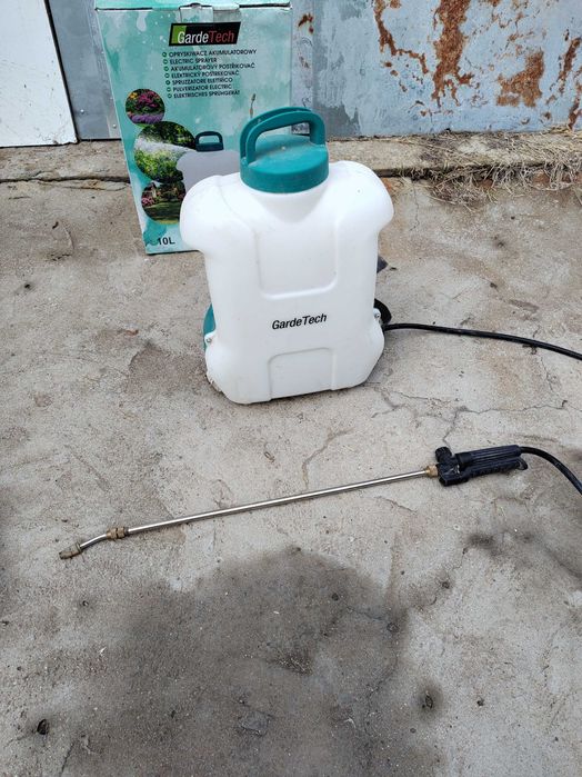 Pompa de stropit pe acumulator, rezervor 10 L.