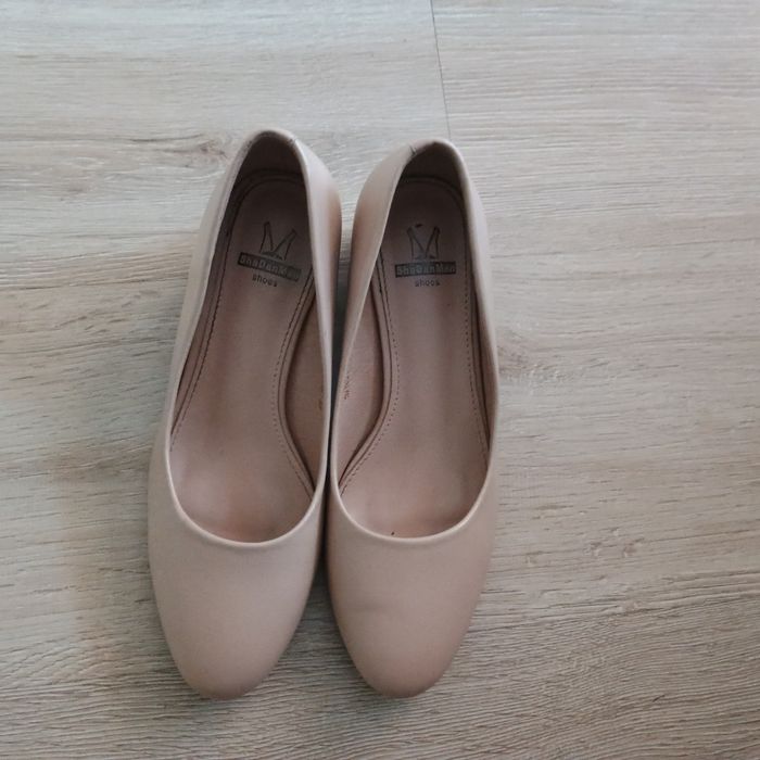 продам туфли на низком каблуке