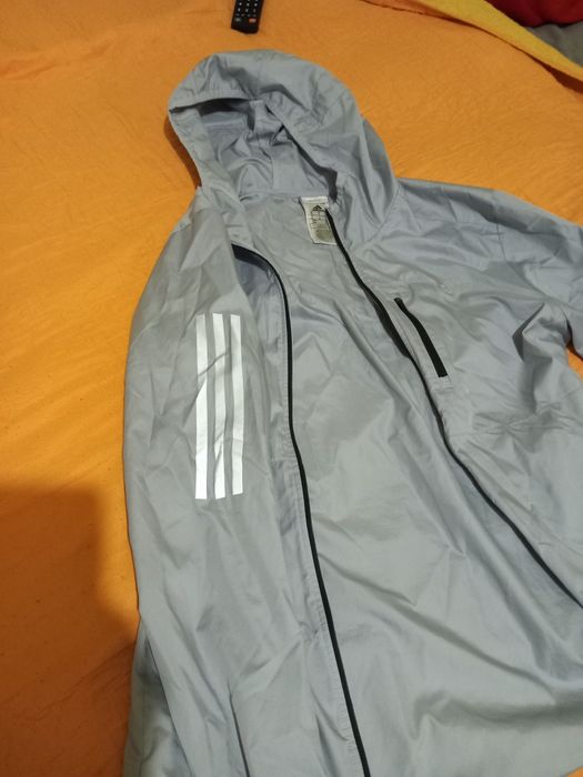 Оригинална горница ветровка adidas ,размер-М