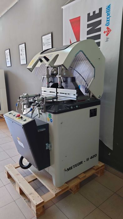 METEOR 420  Masina de debitat automata cu taiere de jos in sus Ø 420mm