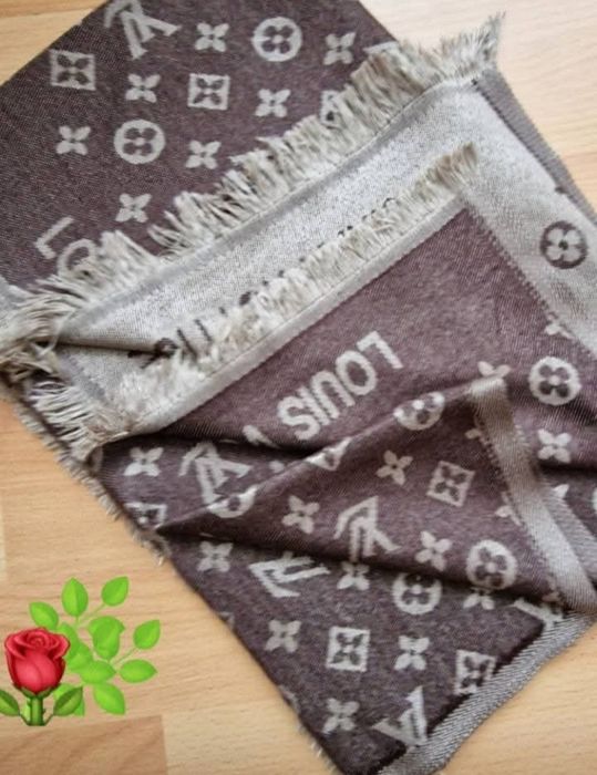 Esarfa doua fețe, model unisex, saculet, etichetă