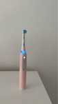 Periuta de dinti electrica Oral-B iO3 sub 10 ore folosită
