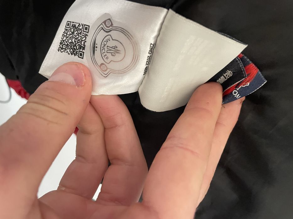 Geaca Moncler originala Model Red Label de vamzare