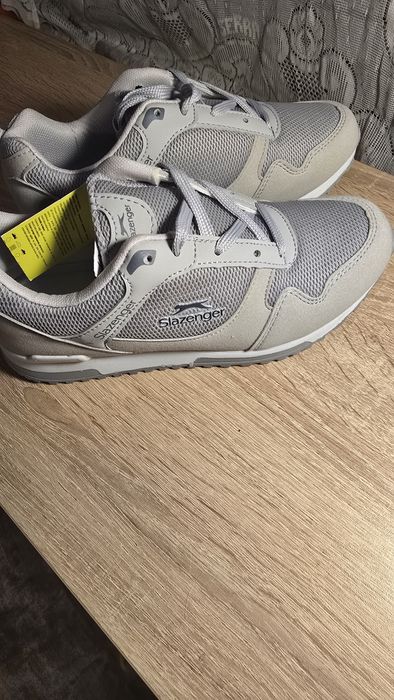 ЧИСТО НОВИ Дамски Обувки Slazenger - 37 номер