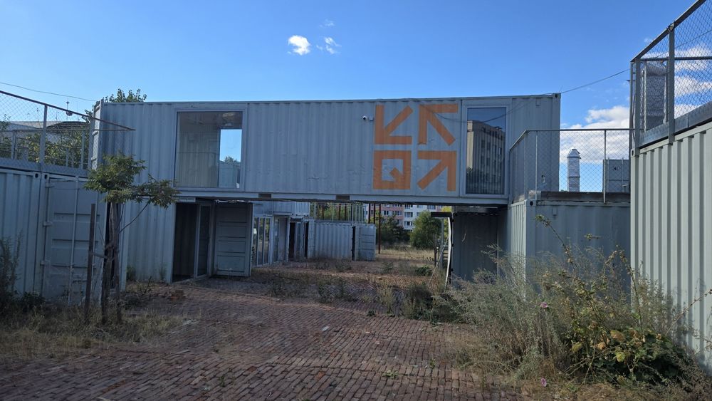 Морски контейнер преустроен в търговски обект