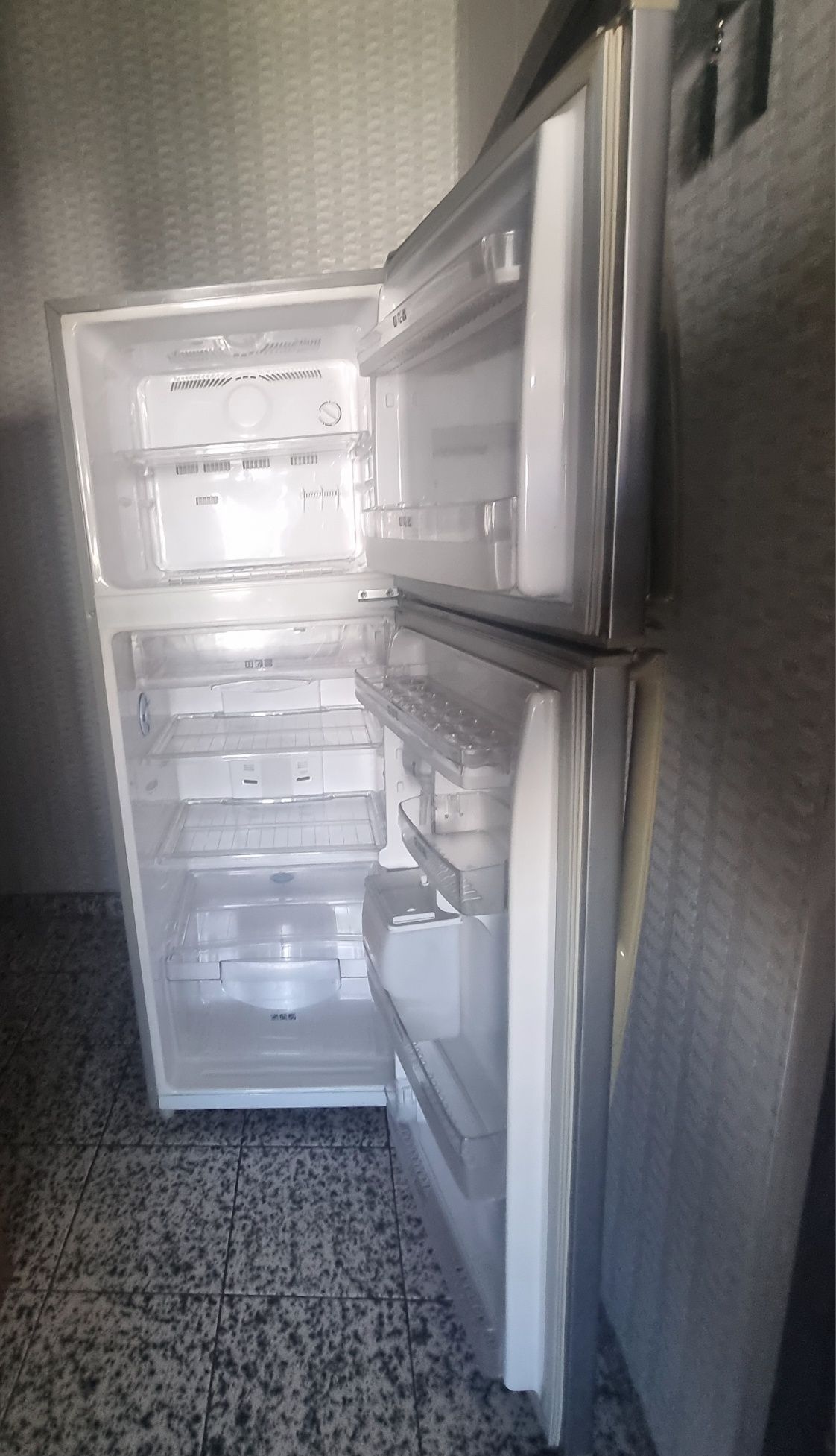 Хладилник SAMSUNG