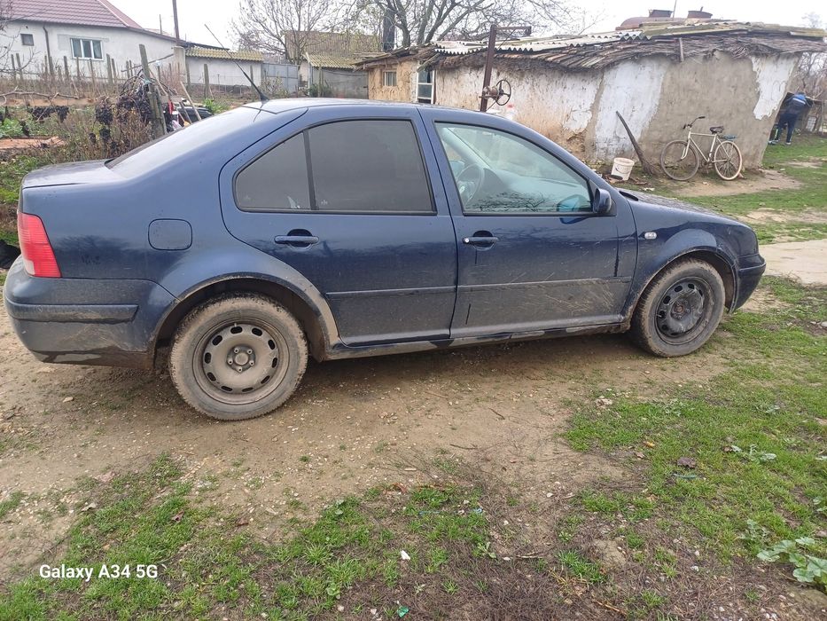 Vănd vw bora 1.6 8v benzina 5000 lei negociabil