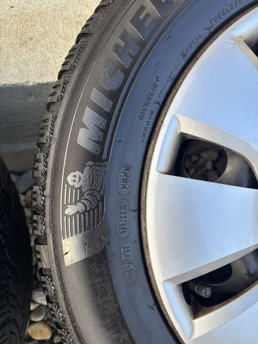 Jante audi cu anvelope iarna 205/60r16