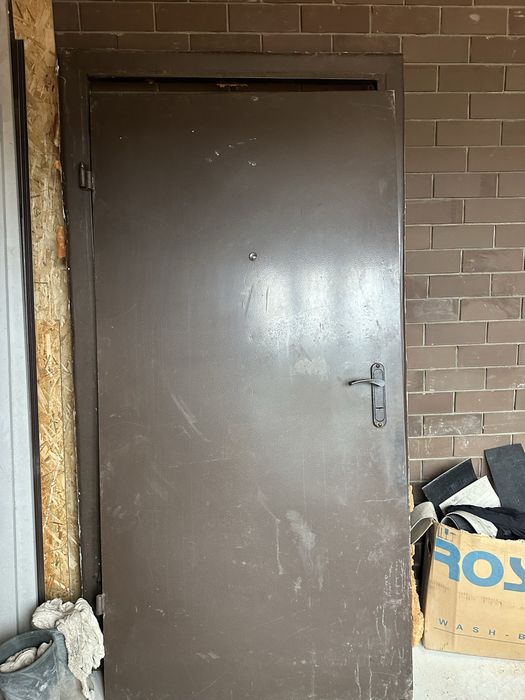 Продам железную дверь