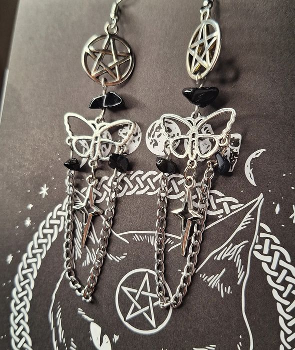 Обеци и гердани-готик, Луна, кристали, лунен камък, молец, чакри