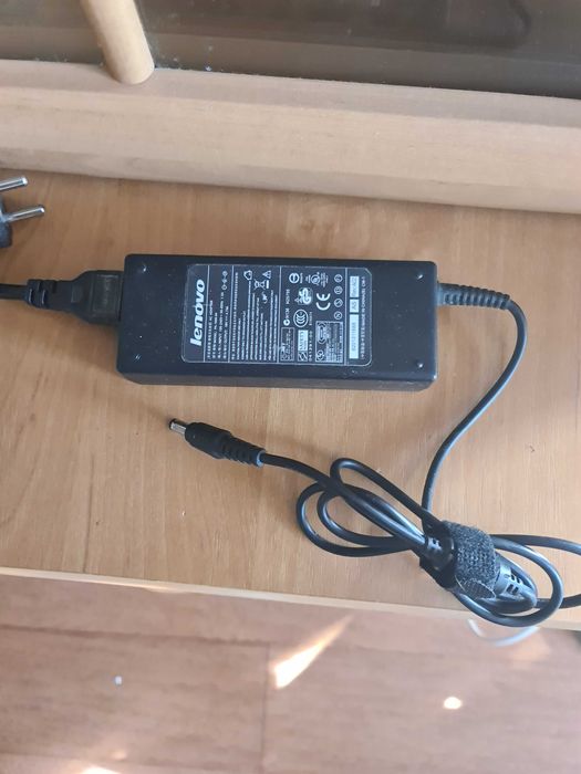 Зарядка для ноутбука " LENOVO " , и радиотелефона " SENAO 258 " .