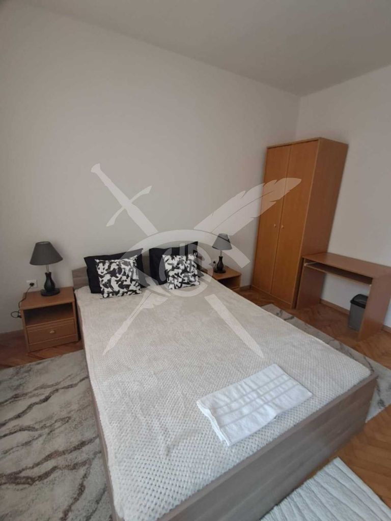 Дава се под наем Тристаен апартамент в Варна, Център - 120 кв.м за 900 € - Снимка #7