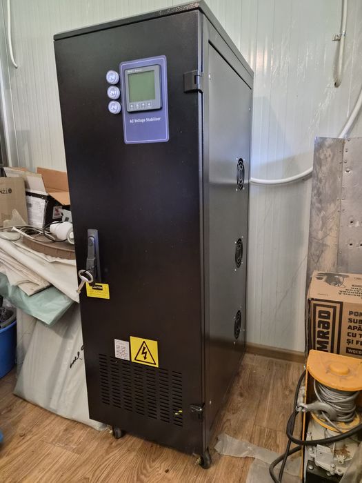 STABILIZATOR trifazat 45kva UPSET cu servomotor.