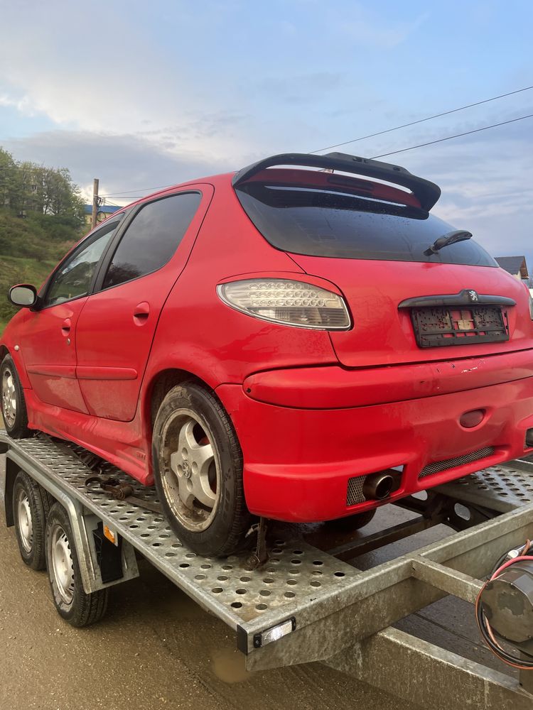 Dezmembrez Peugeot 206