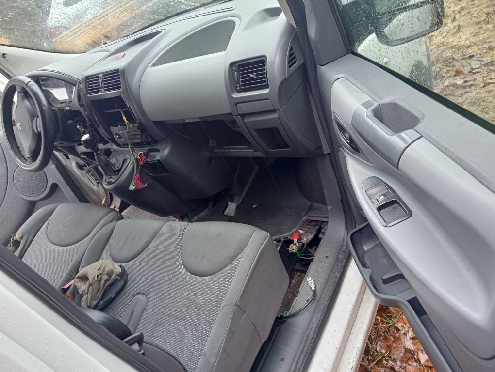 Dezmembrez Peugeot Expert 1.6HDi  cod motor 9HU