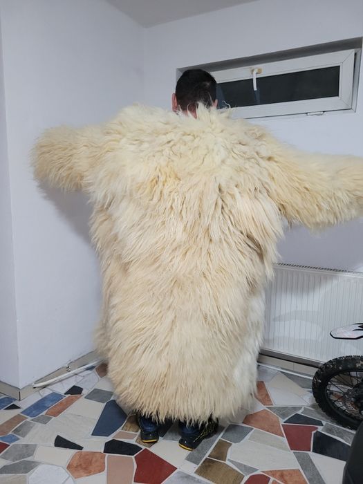 Tradiţi,bundă ,subă ,bitusă,suman .