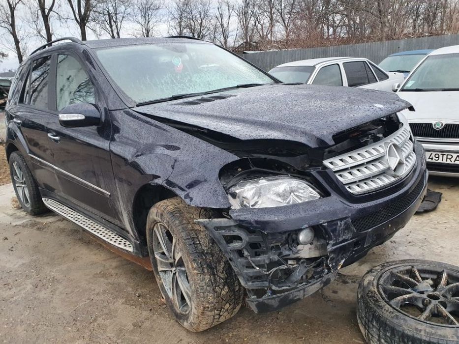 Dezmembrez Mercedes Ml w164 motor 3.0cdi 165kw 224cp cod om642 dezmembrari piese jante r19