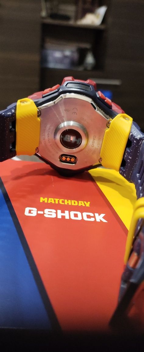 G-SHOOK gbg 1000 лимитирана серия на барса