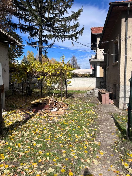 Продава се  ДВОР С КЪЩА, Велинград