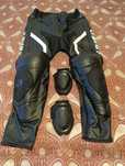 Pantaloni moto din piele