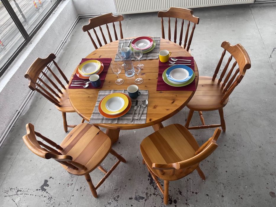 masa extensibila din lemn cu 6 scaune