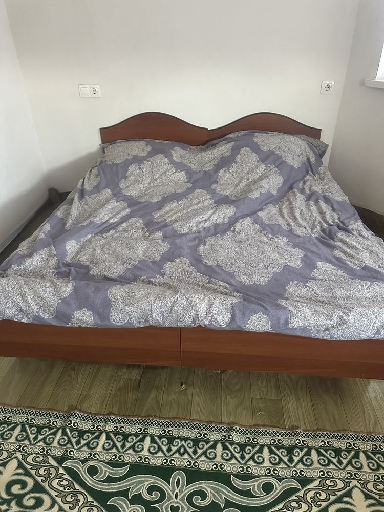 Спальный диван, шкаф
