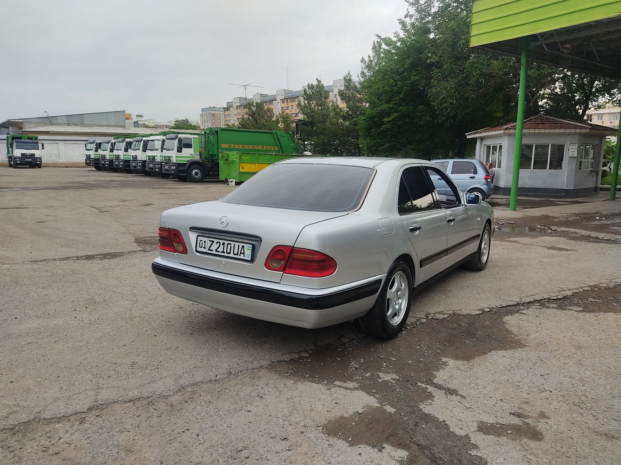 Mercedes-Benz 210