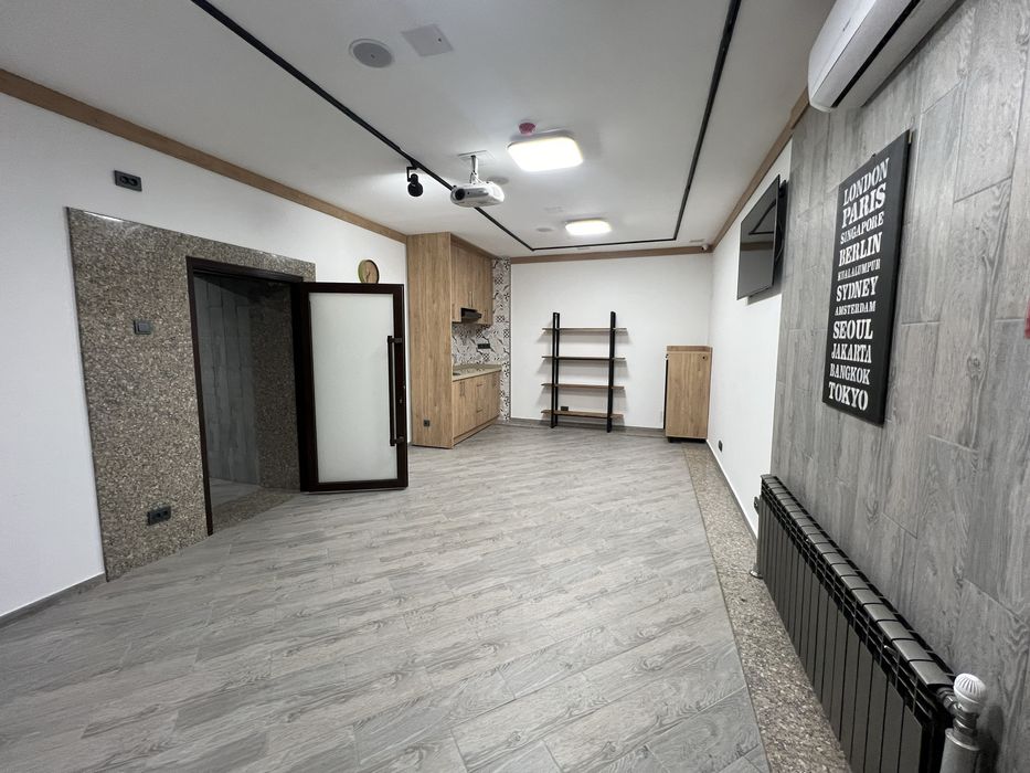 Светлый офис с личной террасой в центре города