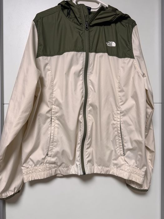 Продавам дамска ветровка