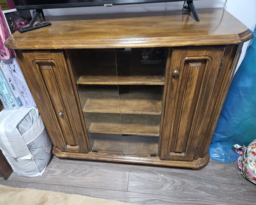 Vand comoda  din lemn masiv