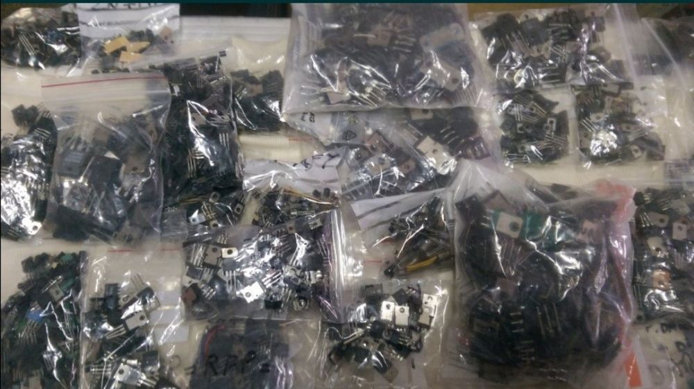 Lot de Finali , Tranzistori , Integrate noi/recuperate stare perfecta