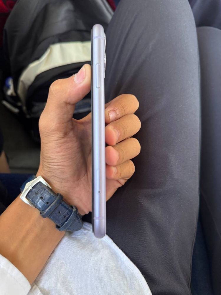 iPhone 11 srochna sotiladi