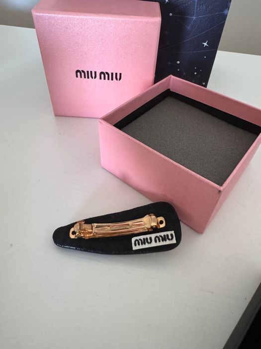 Стилна шнола за коса miu miu