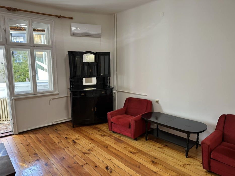 Дава се под наем Двустаен апартамент в София, Център - 82 кв.м за 800 € - Снимка #1