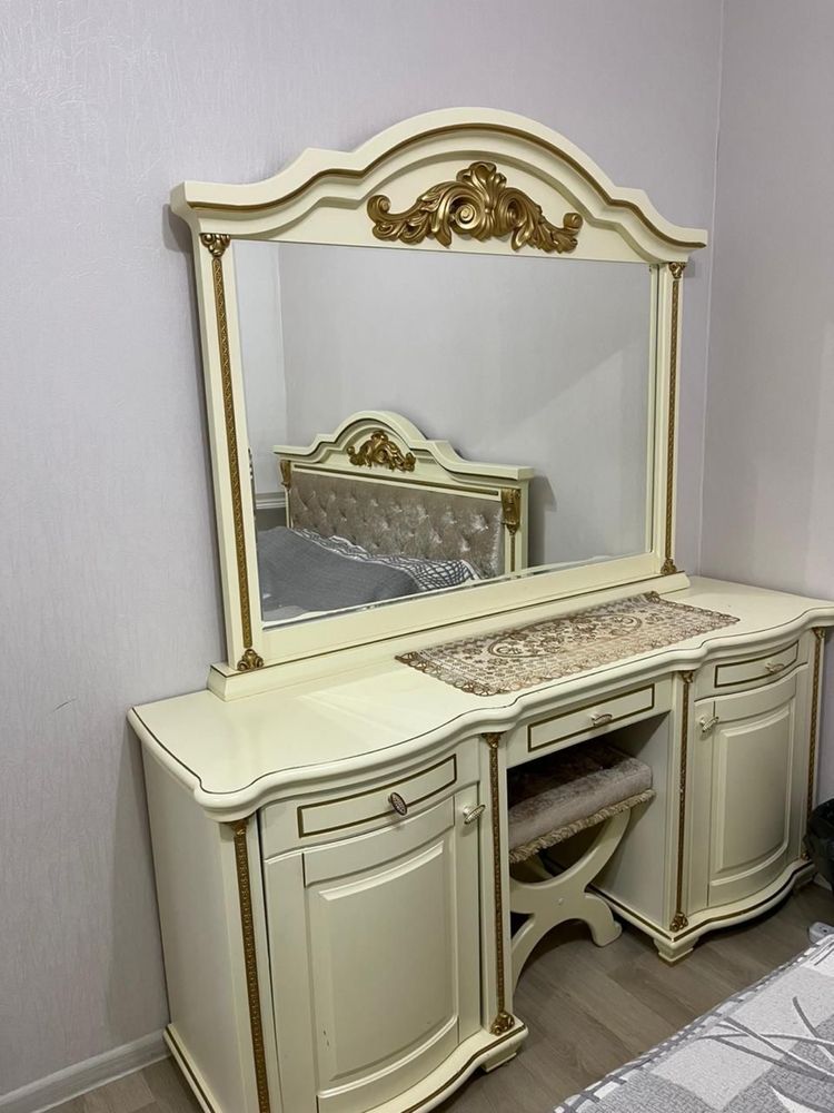 Продается спальный гарнитур