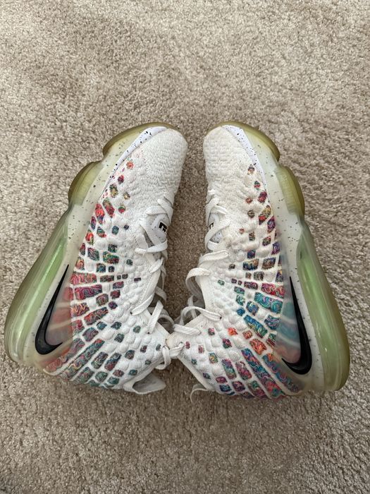 Обувки Lebron 17