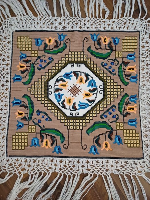 Fata de masa traditionala